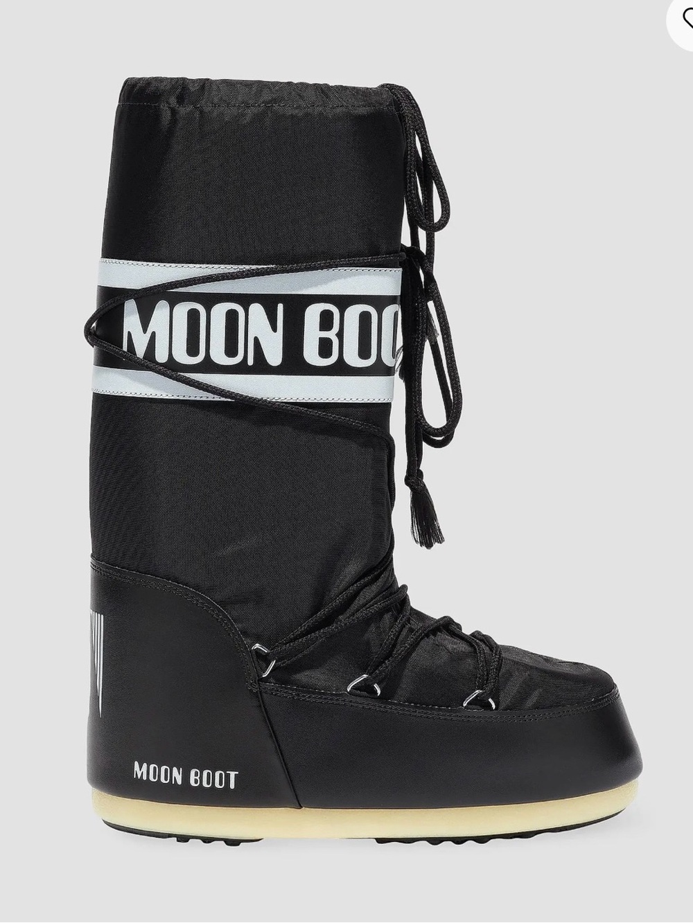 Moon Boot Women's Black and Cream Winter Boot